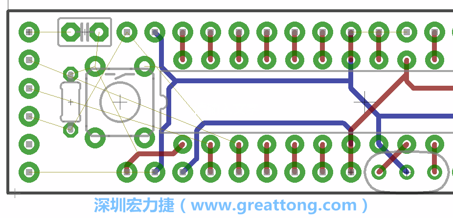 到目前為止，你應該只剩下四個部分還未進行布線，10K重置上拉電阻器、重置電容和1×6的序列排針。