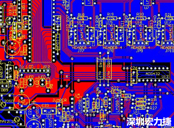 一般產(chǎn)品的PCB設(shè)計(jì)，多數(shù)先決定元件布局，再進(jìn)行線路連接，于元件位置就先改善干擾問題，再從線路細(xì)節(jié)著手改善產(chǎn)品。