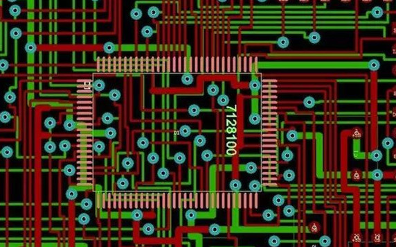 圖1：兩種PCB模型的部分電路。頂圖：傳統(tǒng)設(shè)計版本。